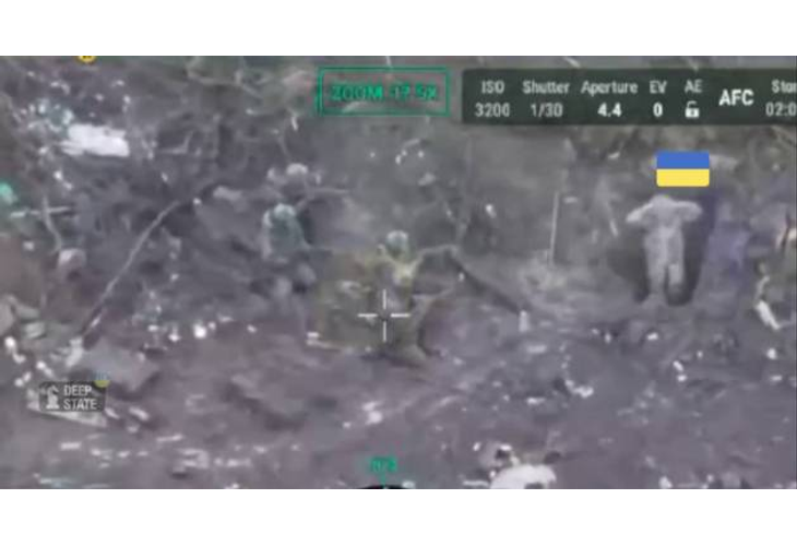 Скрийншот от видеото с поредното военно престъпление на руските окупатори