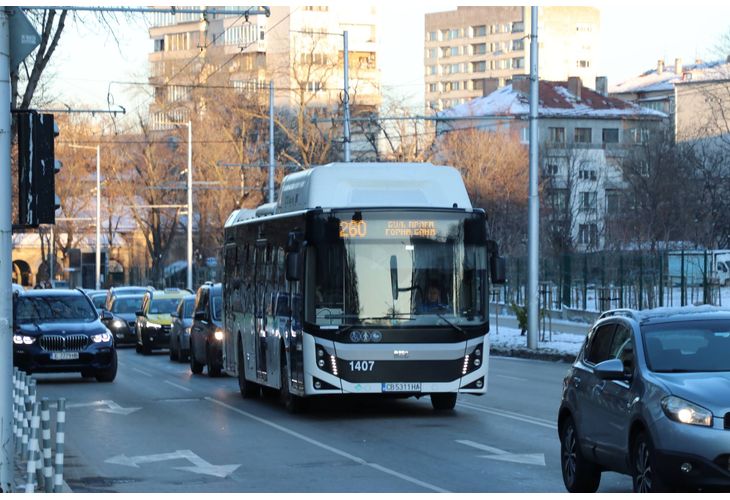 Служители на градския транспорт в София излизоха на протест с