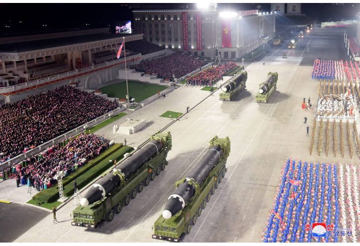 Среднощният парад в Северна Корея