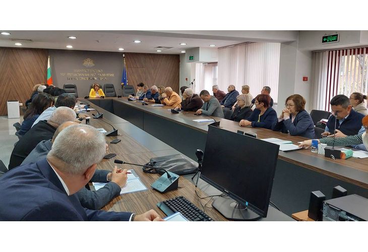 Среща на министър Коритарова с представители на местната власт Среща на министър Коритарова с представители на местната власт