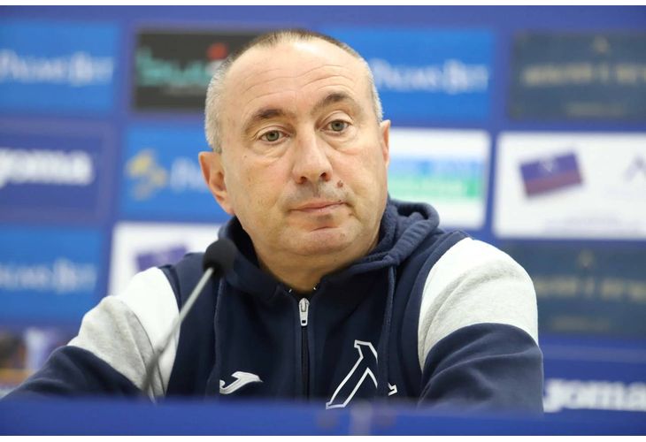 Треньорът на Левски Станимир Стоилов обяви решението си дали остава