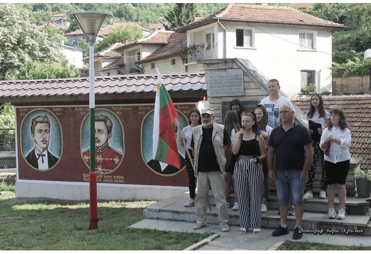 Стената на славата в село Игнатица