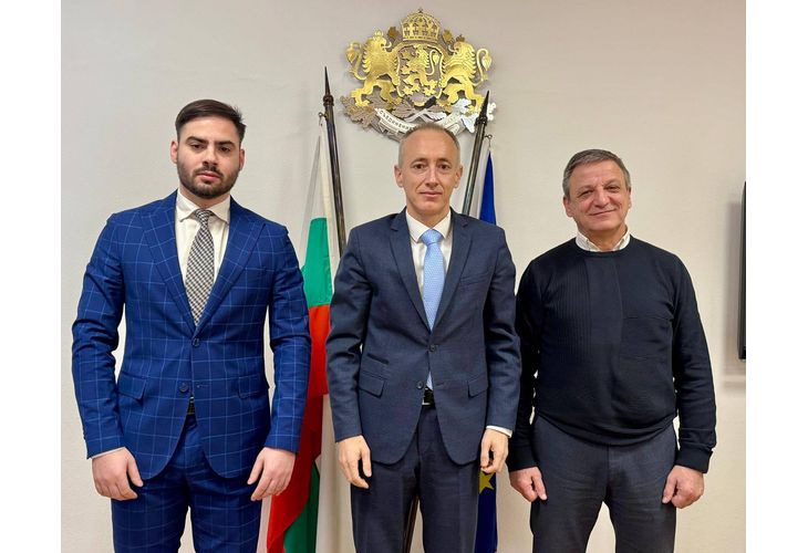 Областнияj управител Стефан Арсов, министър Красимир Вълчев и кметът Петко Горанов 