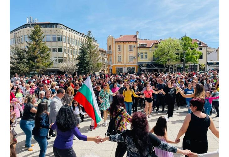 Стотици жители и гости на Враца празнуваха заедно Великден. Празничната