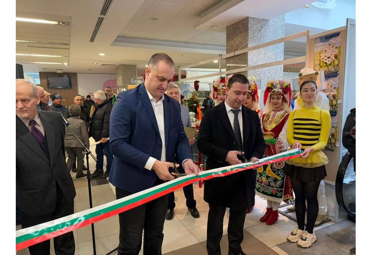 Заместник-министърът на земеделието и храните доц. Деян Стратев откри XXII-то Международно изложение "Пчеларство – Плевен 2025" Заместник-министърът на земеделието и храните доц. Деян Стратев откри XXII-то Международно изложение "Пчеларство – Плевен 2025"