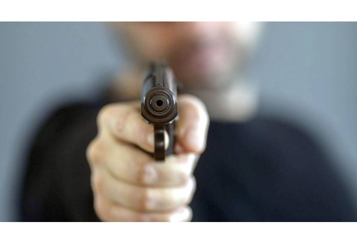 Стрелба с пистолет Стрелба с пистолет