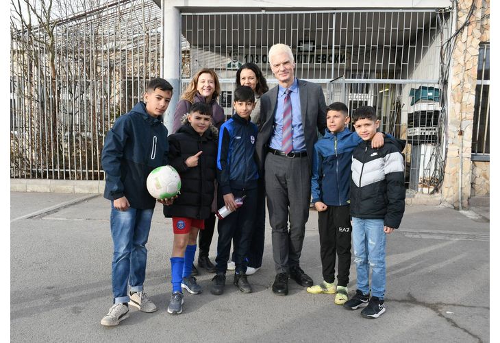 Създателят на глобалното изследване PISA д-р Андреас Шлайхер в учлиище във Филиповци