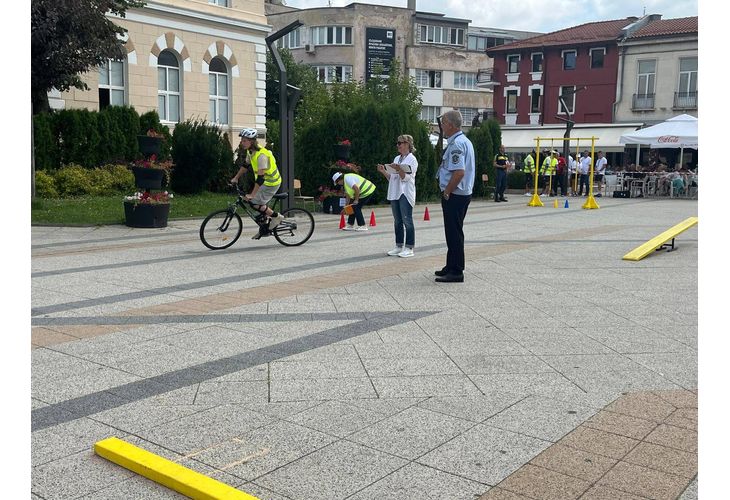 84 ученици показаха знания и умения в националното състезание по пътна безопасност на МОН 84 ученици показаха знания и умения в националното състезание по пътна безопасност на МОН