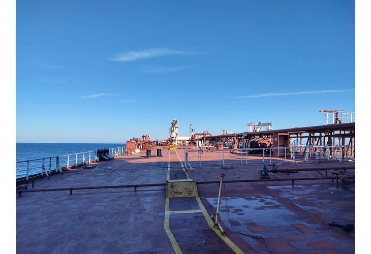 Танкер "KAIROS" е обезопасен и подготвен за буксировка до Бургаския залив 