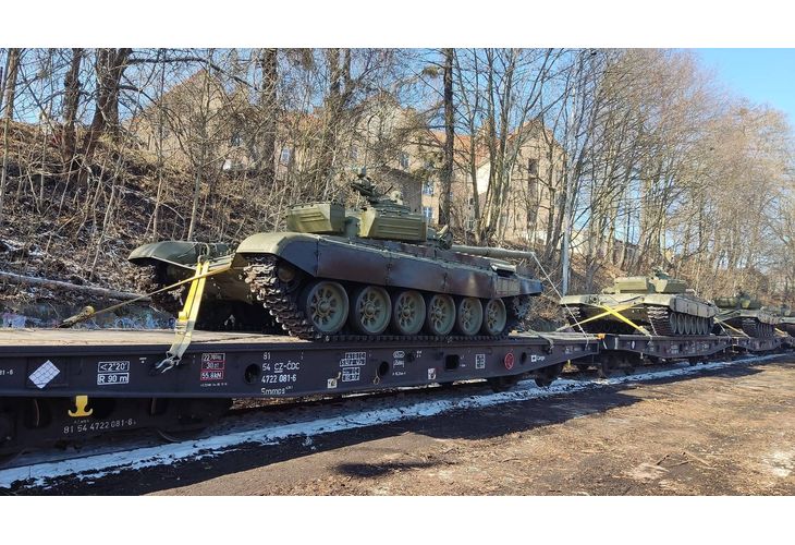 Чехия е изпратила на Украйна танкове Т-72 и друга бронирана