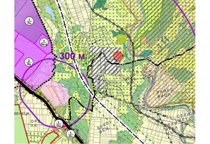 Теренът се намира в землището на село Крапчене