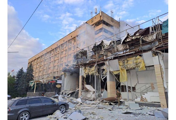 Руските окупатори нанесоха ракетен удар по украинският град Краматорск, в