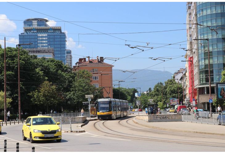 Топло и слънчево време