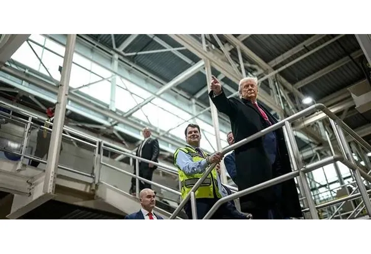 Тръмп в завода на Форд