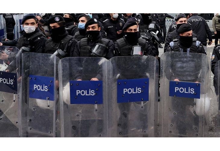 Турска полиция