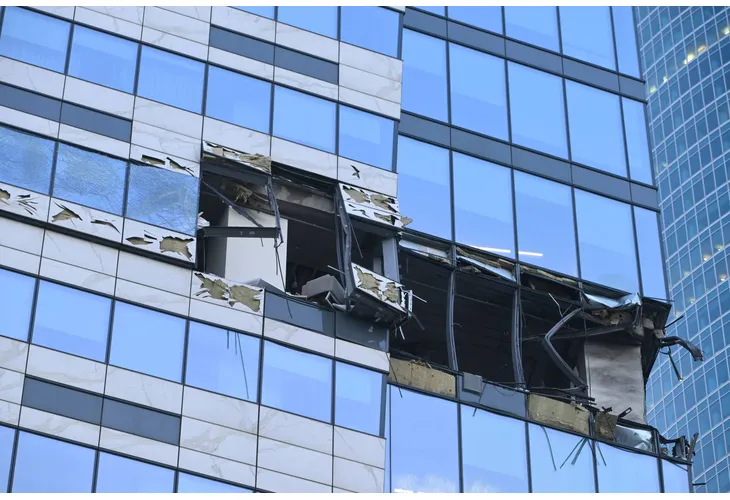 Удареният от дрон небостъргач в руската столица