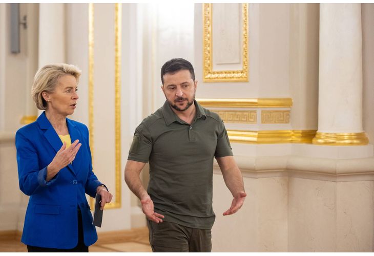 Урсула фон дер Лайен и Володимир Зеленски Урсула фон дер Лайен и Володимир Зеленски