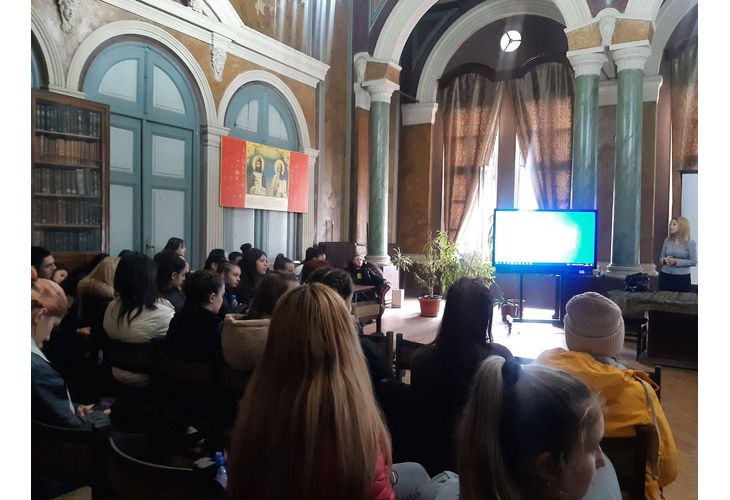 Ученици от Хуманитарната гимназия "Св. Св. Кирил и Методий" в Пловдив питат магистрати как да станат прокурори