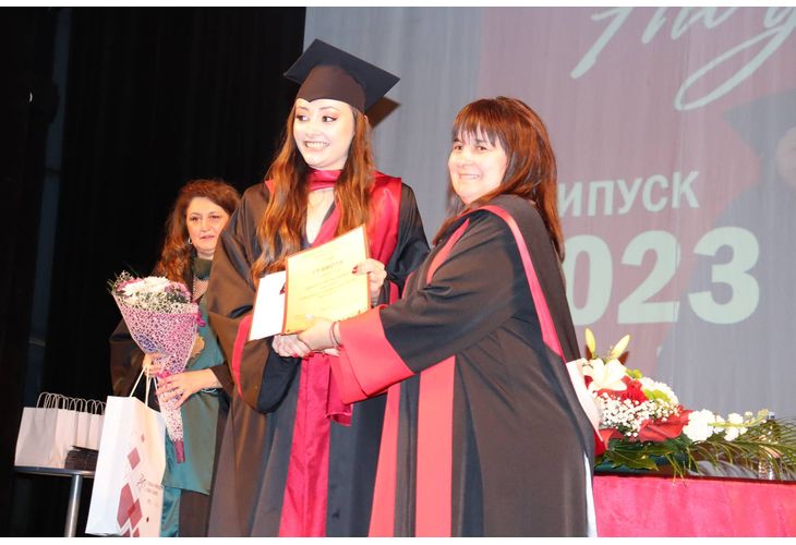 Снимка: Випуск 2024 от филиал "Хасково" на Тракийския университет се дипломира