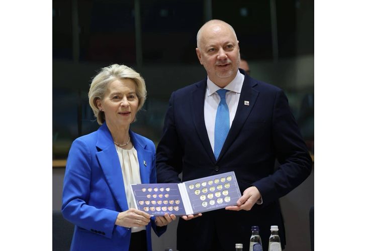 Премиерът Росен Желязков подари български евромонети на председателя на Европейската комисия