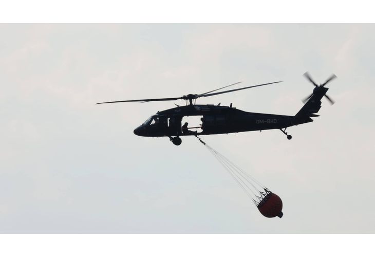 Хеликоптер гаси пожар Хеликоптер гаси пожар