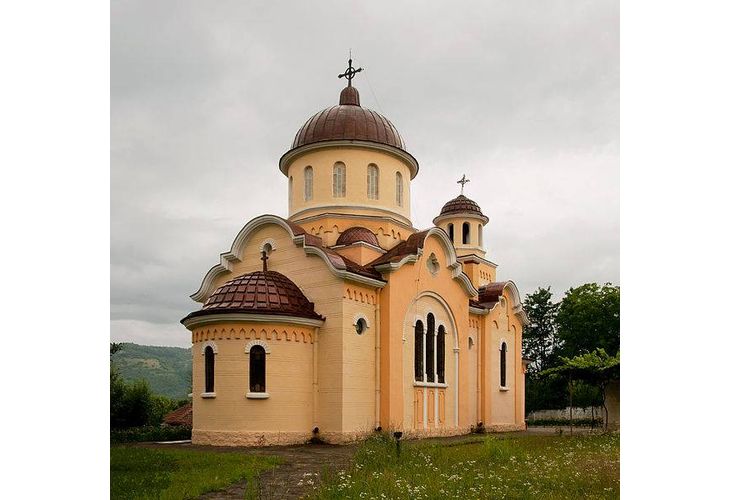 Храм "Свети Георги Победоносец" в Мездра