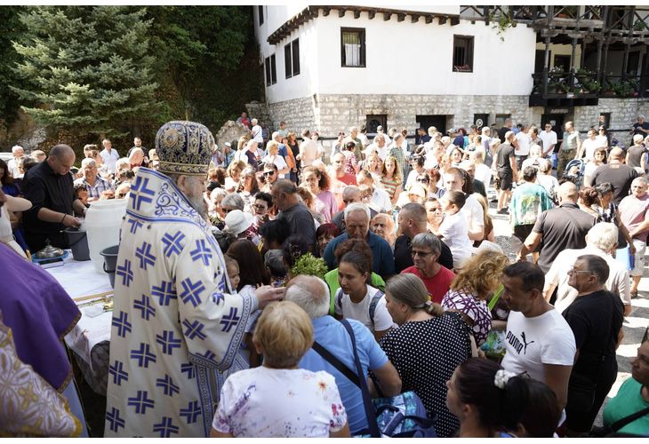Стотици миряни уважиха храмовия празник на Черепишкия манастир "Успение Богородично"  Стотици миряни уважиха храмовия празник на Черепишкия манастир "Успение Богородично"