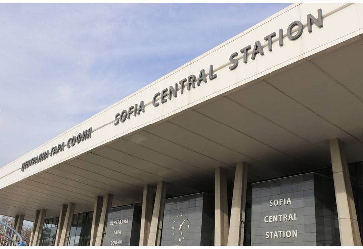 Във връзка с модернизацията на коловозното развитие на Централна гара-София