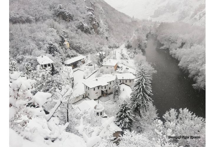 Черепишкият манастир през зимата