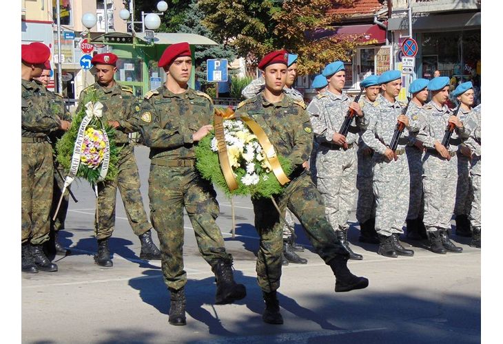 В Шумен поднесоха цветя в памет на героите на Съединението
