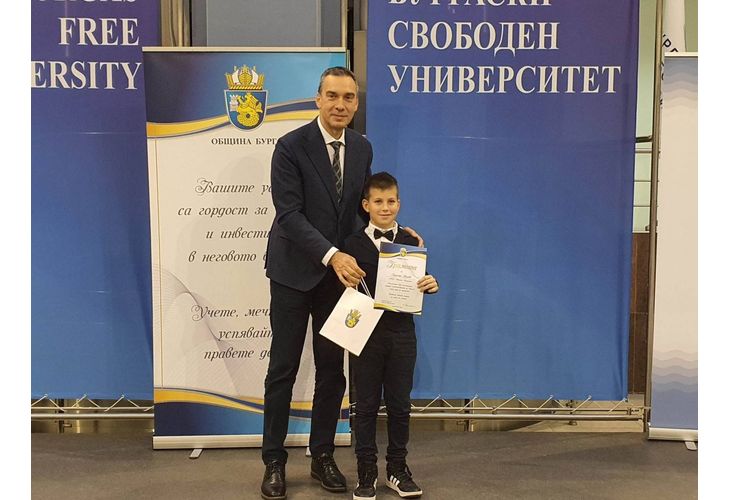 270 бургаски ученици с постижения в образованието, науката и изкуствата ще получат отличия в навечерието на Никулден