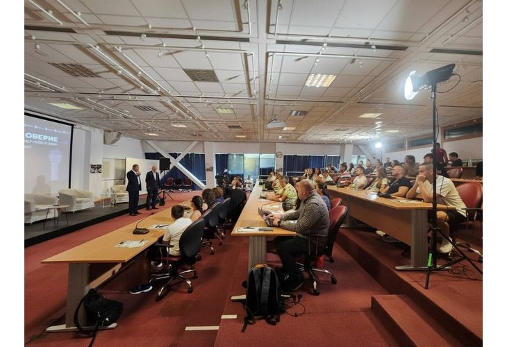 Над 100 любители на авиацията се включиха в специализирания уъркшоп "Полет на доверие: как се прави екип между небе и земя", организиран от Държавно предприятие "Ръководство на въздушното движение" (BULATSA) Над 100 любители на авиацията се включиха в специализирания уъркшоп "Полет на доверие: как се прави екип между небе и земя", организиран от Държавно предприятие "Ръководство на въздушното движение" (BULATSA)