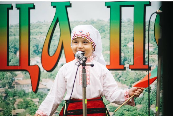 Около 350 самодейци ще се изявят в XV Фолклорен фестивал Типченица пее" 