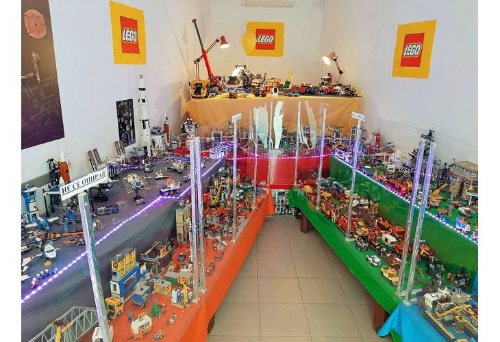 Изложба на конструктори под наслов Светът на LEGO” е подредена