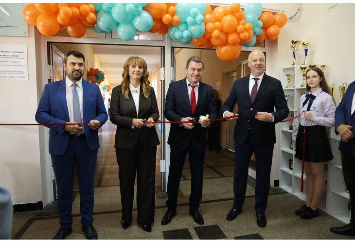 Министър-председателят Росен Желязков при откриването на два новоизградени STEM центъра в Перник