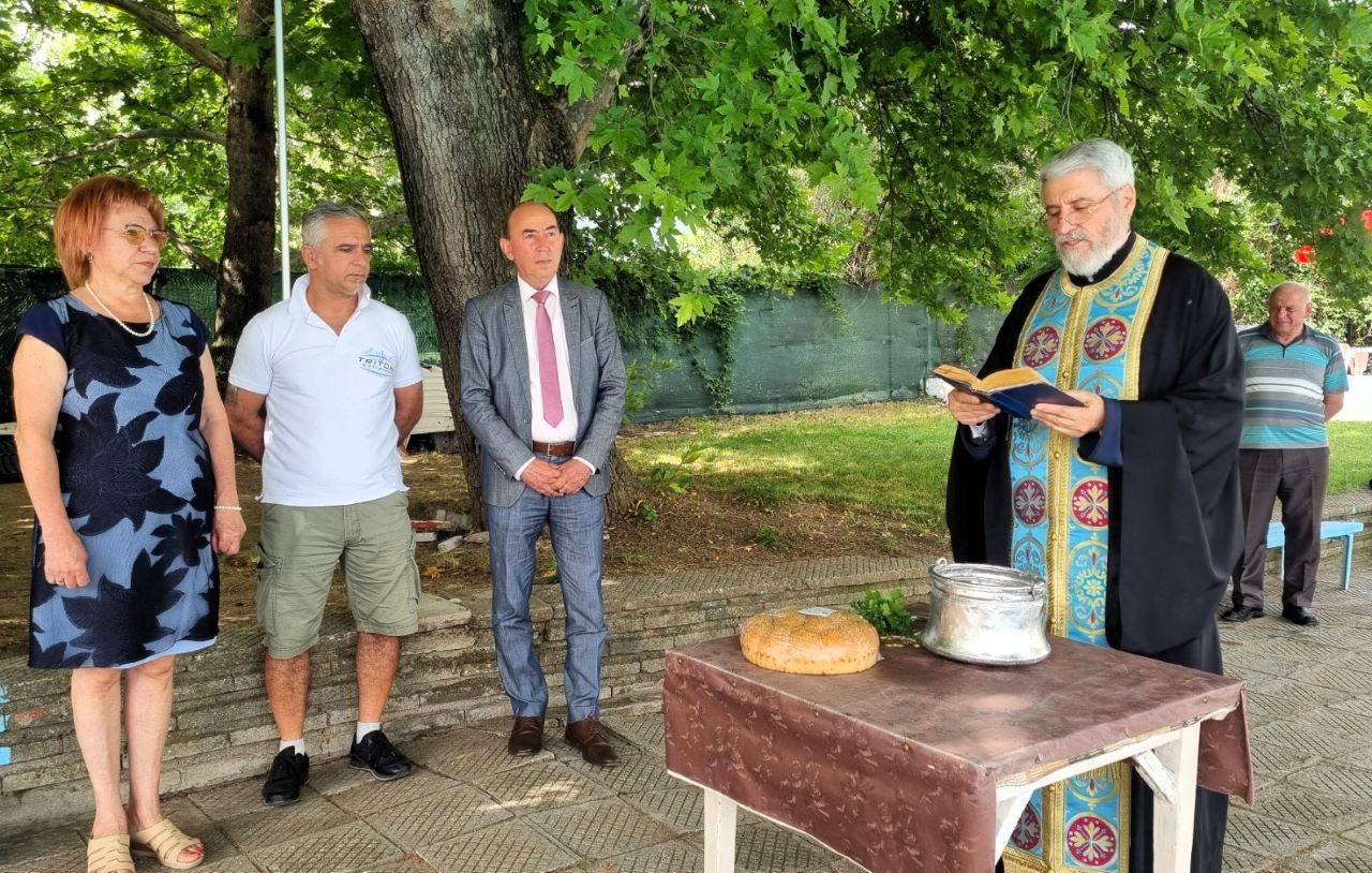  Официалното разкриване стартира с водосвет, отслужен от отец Милен 