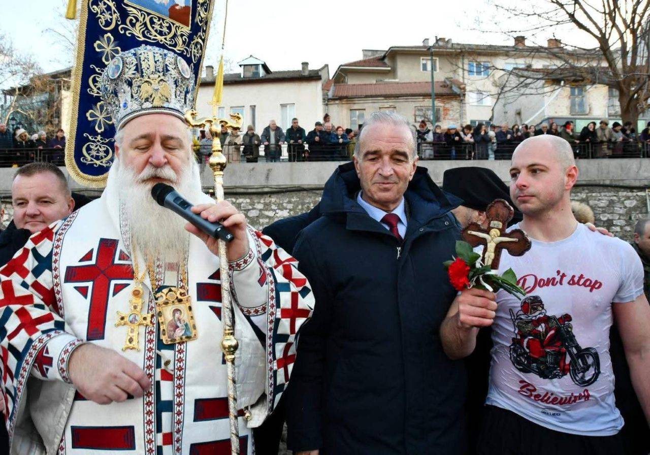 Kметът на община Асеновград д-р Христо Грудев връчи наградата на 