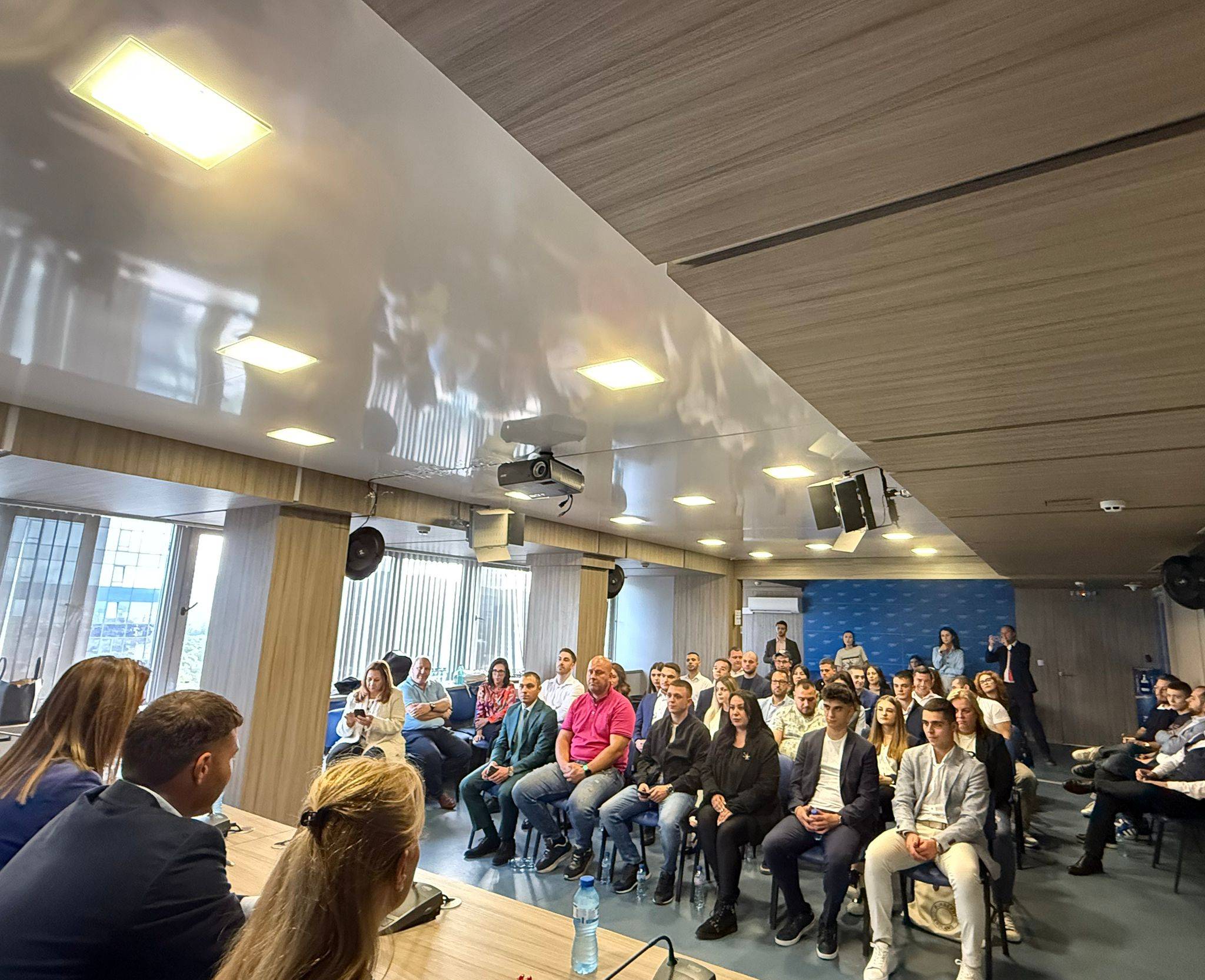  Председателят на ГЕРБ Бойко Борисов по време на среща с младежите от софийската конструкция на партията 