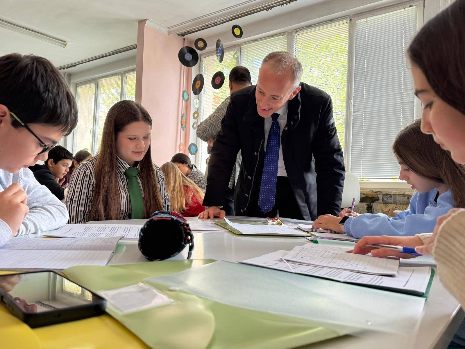  Министърът на образованието и науката Красимир Вълчев по време на откриването на нов STEM център в Профилираната природо-математическа гимназия 