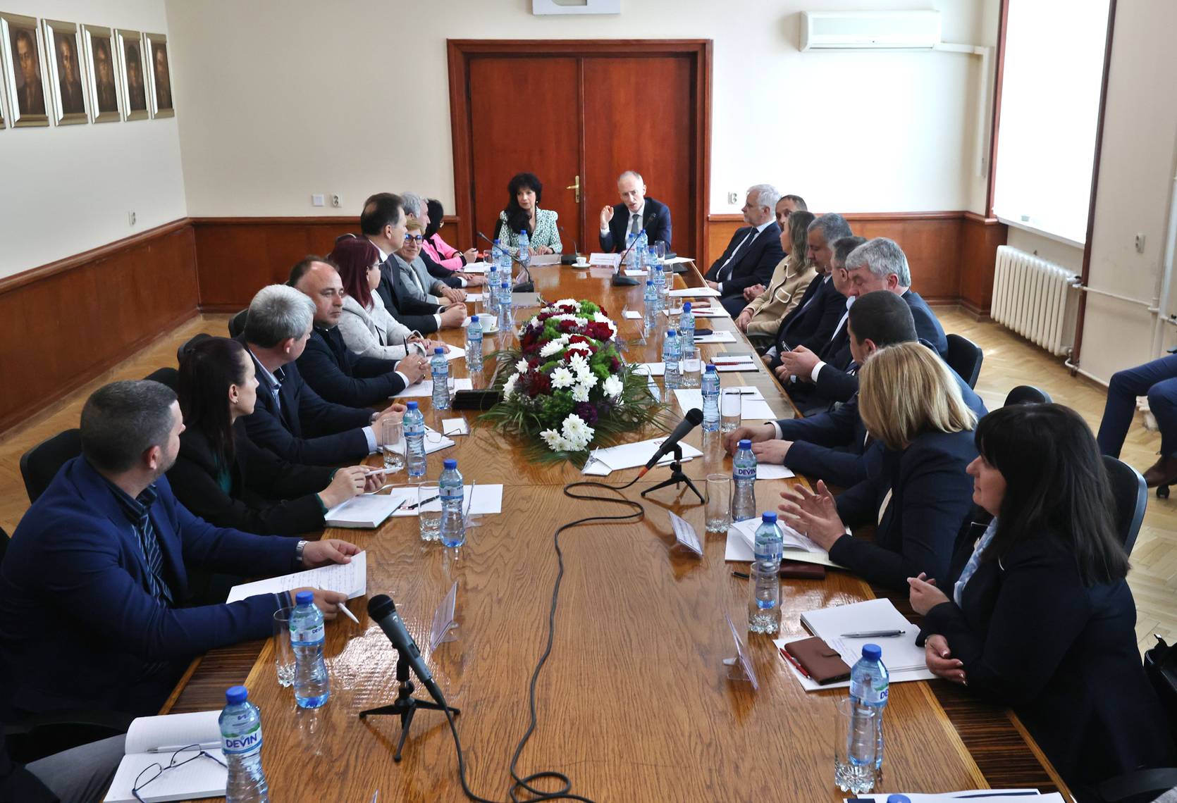  Министърът на образованието и науката Красимир Вълчев, който дружно с ректорите на механически университети разискаха ограничения за повишение интереса към кандидатстването с тези предмети 