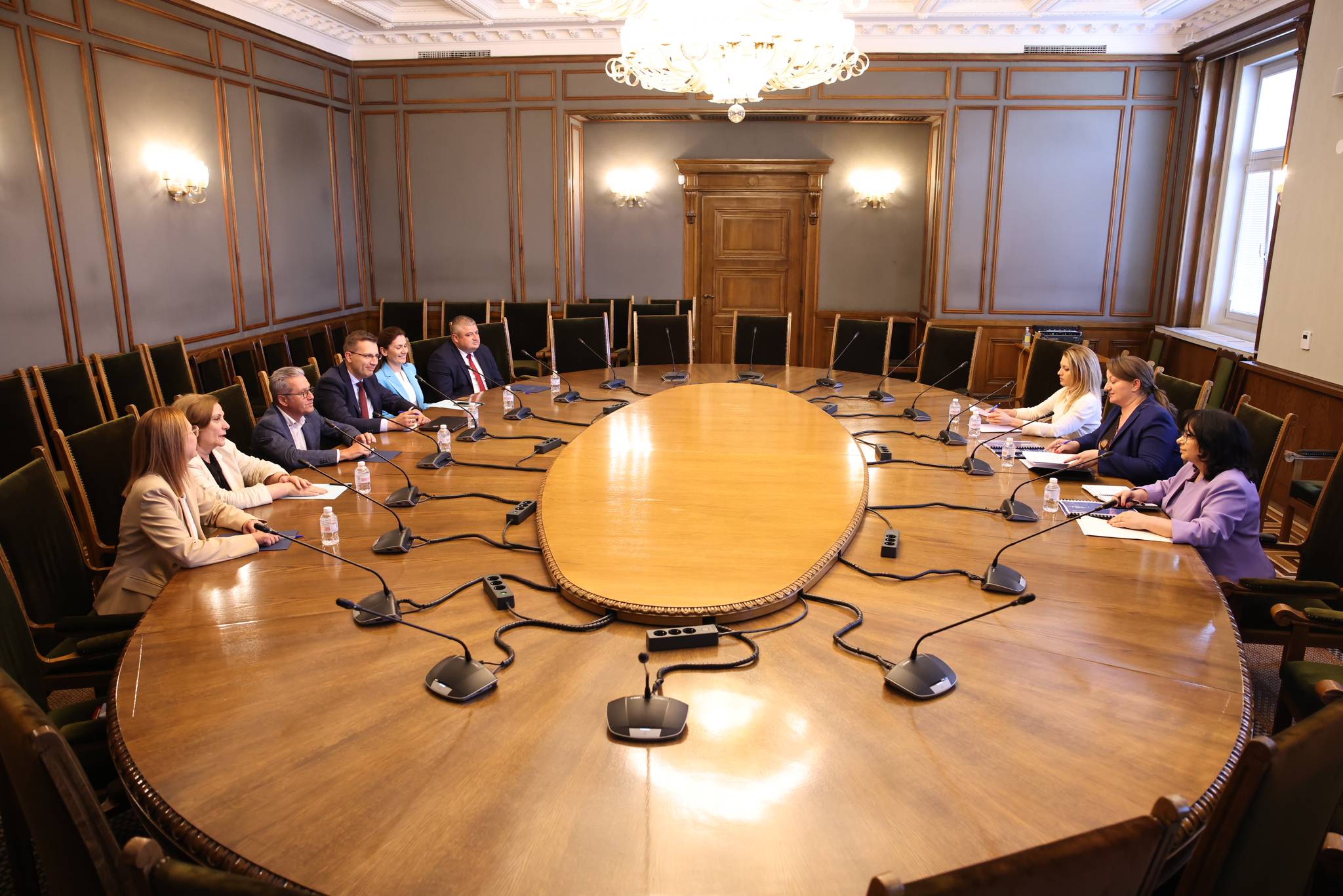 Преговорите между ГЕРБ-СДС и ДПС започнаха