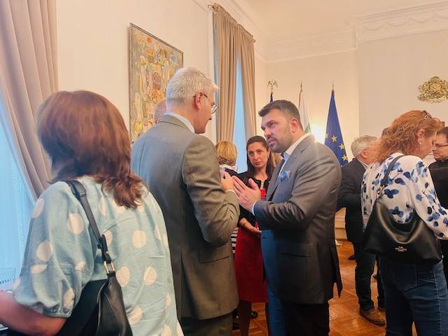 МВнР: Министър Георгиев се срещна с българската общност във Вашингтон МВнР: Министър Георгиев се срещна с българската общност във Вашингтон