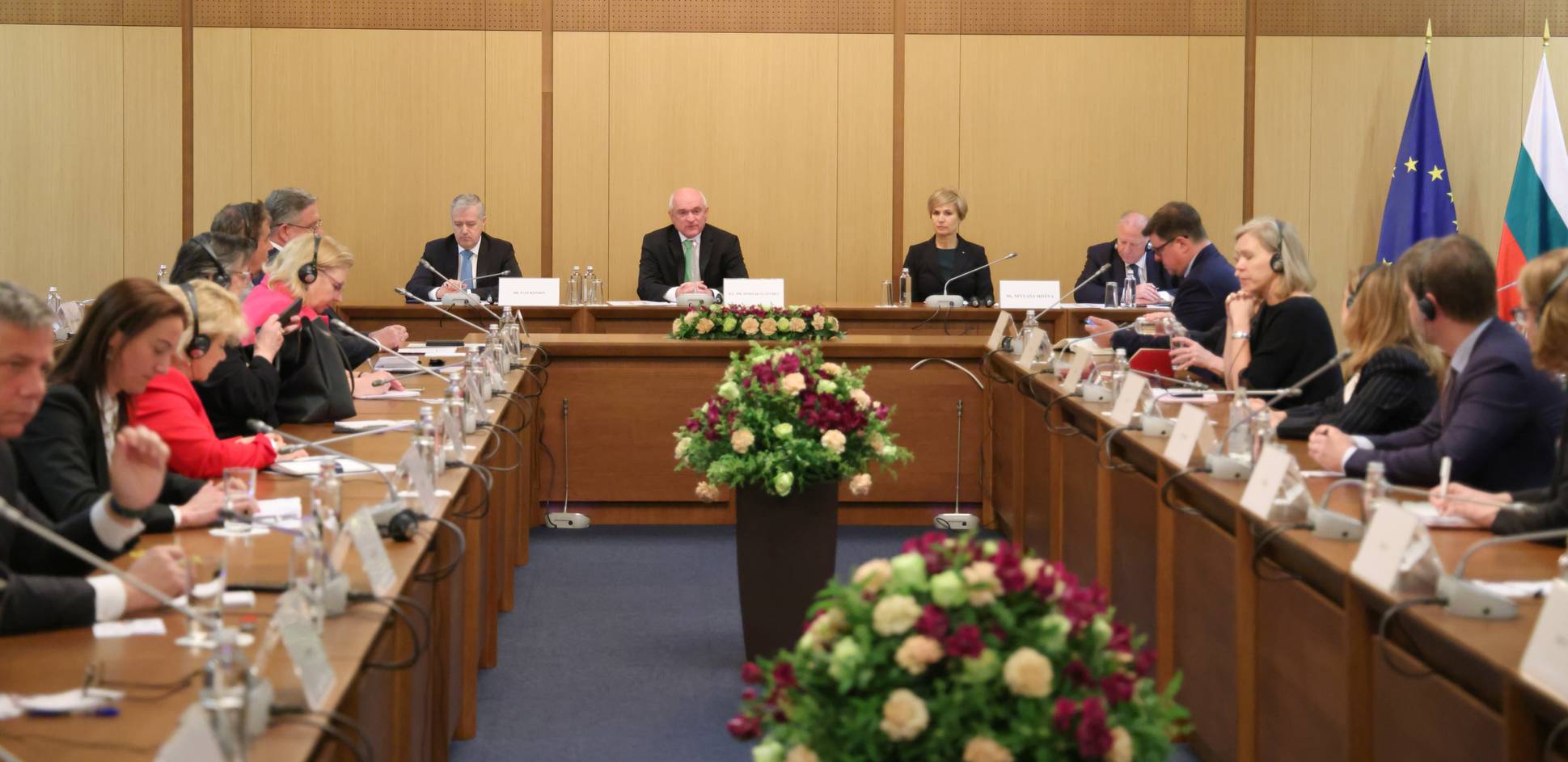  Премиерът Главчев се срещна с посланиците на страните членки на Европейски Съюз, Съединени американски щати, Обединеното Кралство и Швейцария 