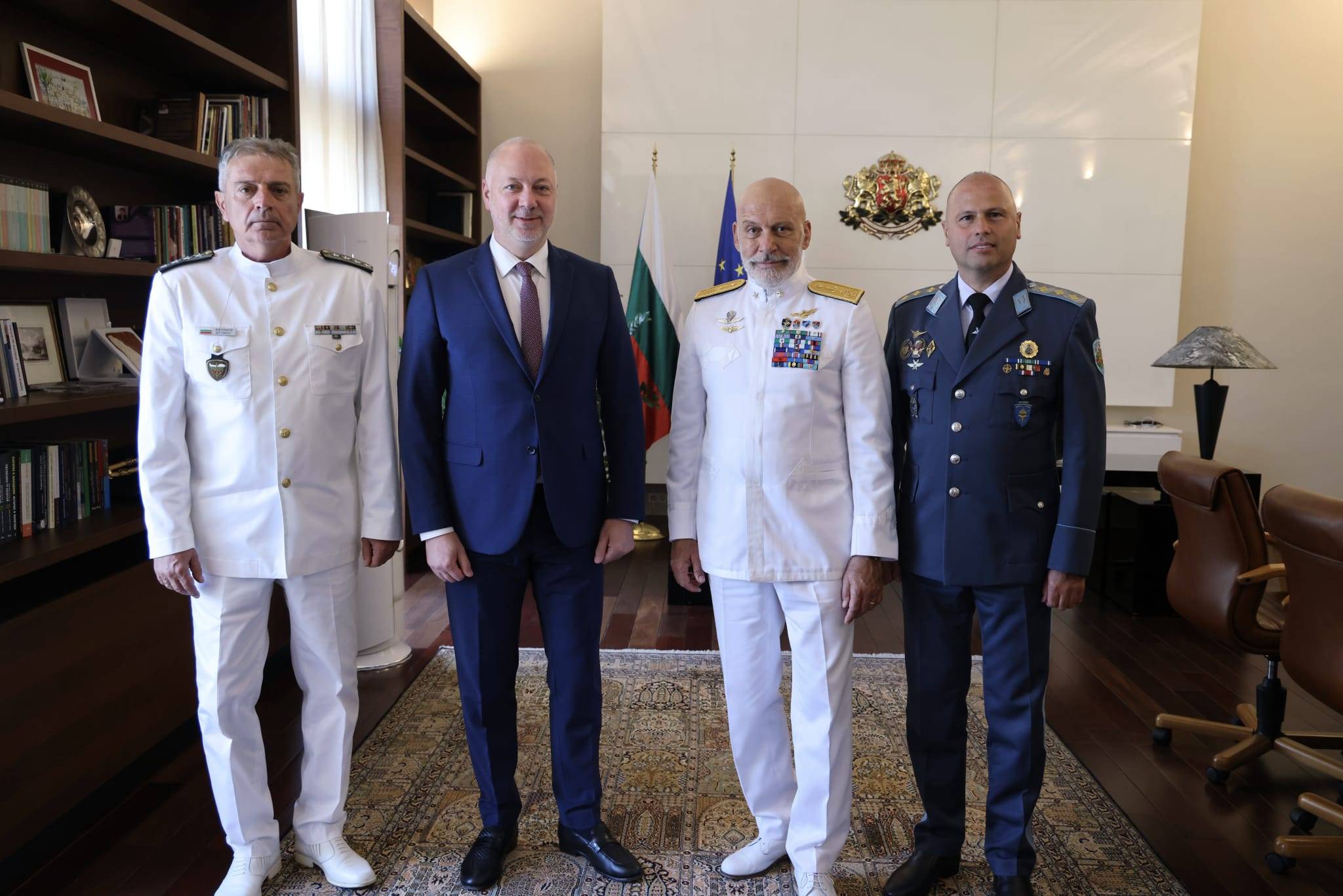  Министър-председателят Росен Желязков по време на срещата си с ръководителя на Военния комитет на НАТО адмирал Джузепе Каво Драгоне 