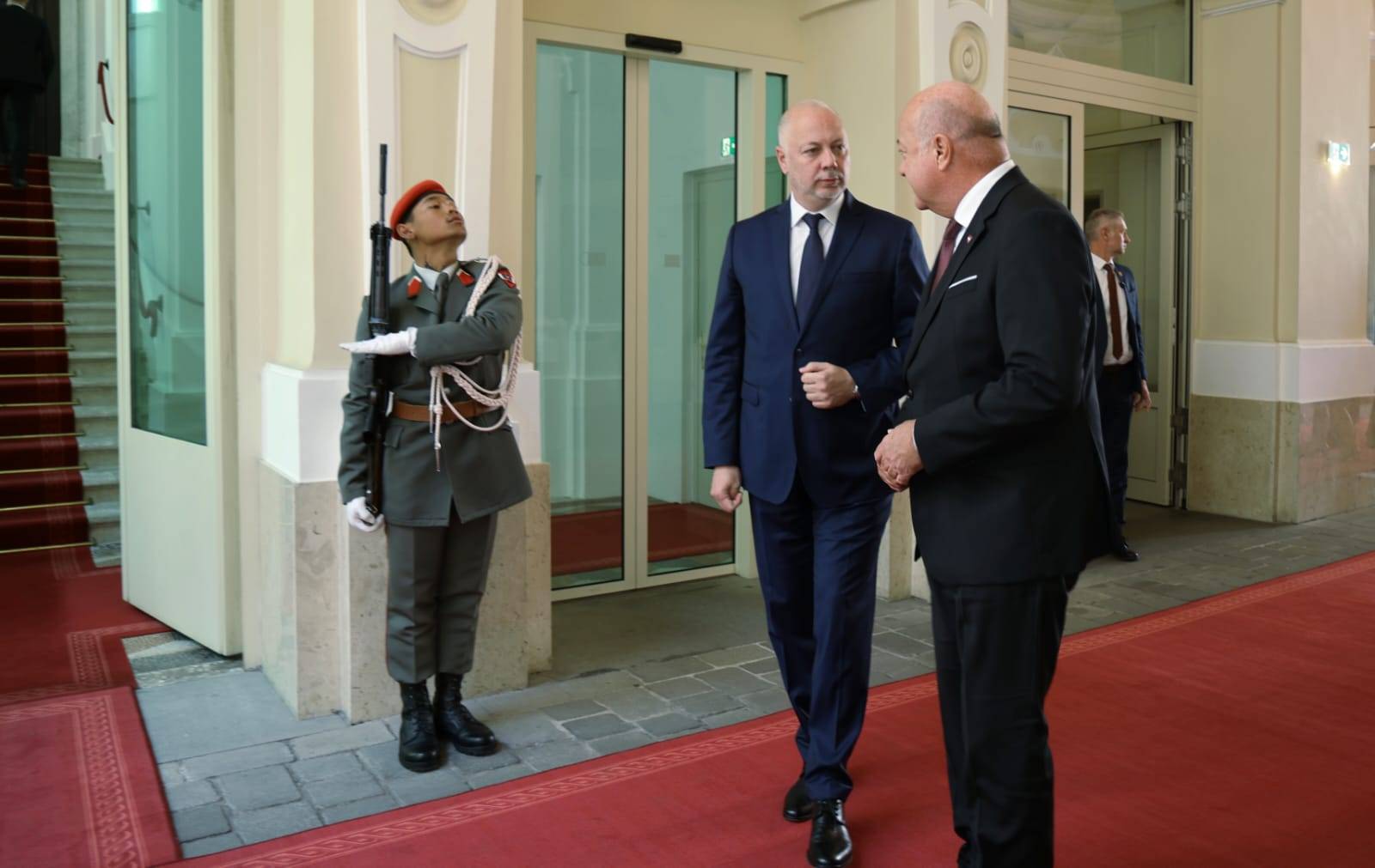Премиерът Желязков поднесе своите и на българското правителство съболезнования по повод трагедията в австрийския град Грац Премиерът Желязков поднесе своите и на българското правителство съболезнования по повод трагедията в австрийския град Грац