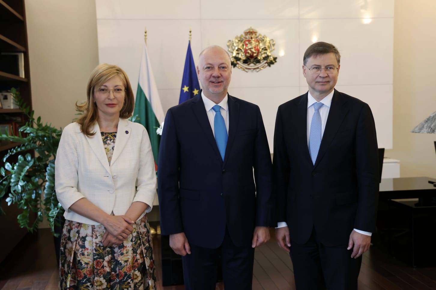  Екатерина Захариева, Росен Желязков, Валдис Домбровскис 