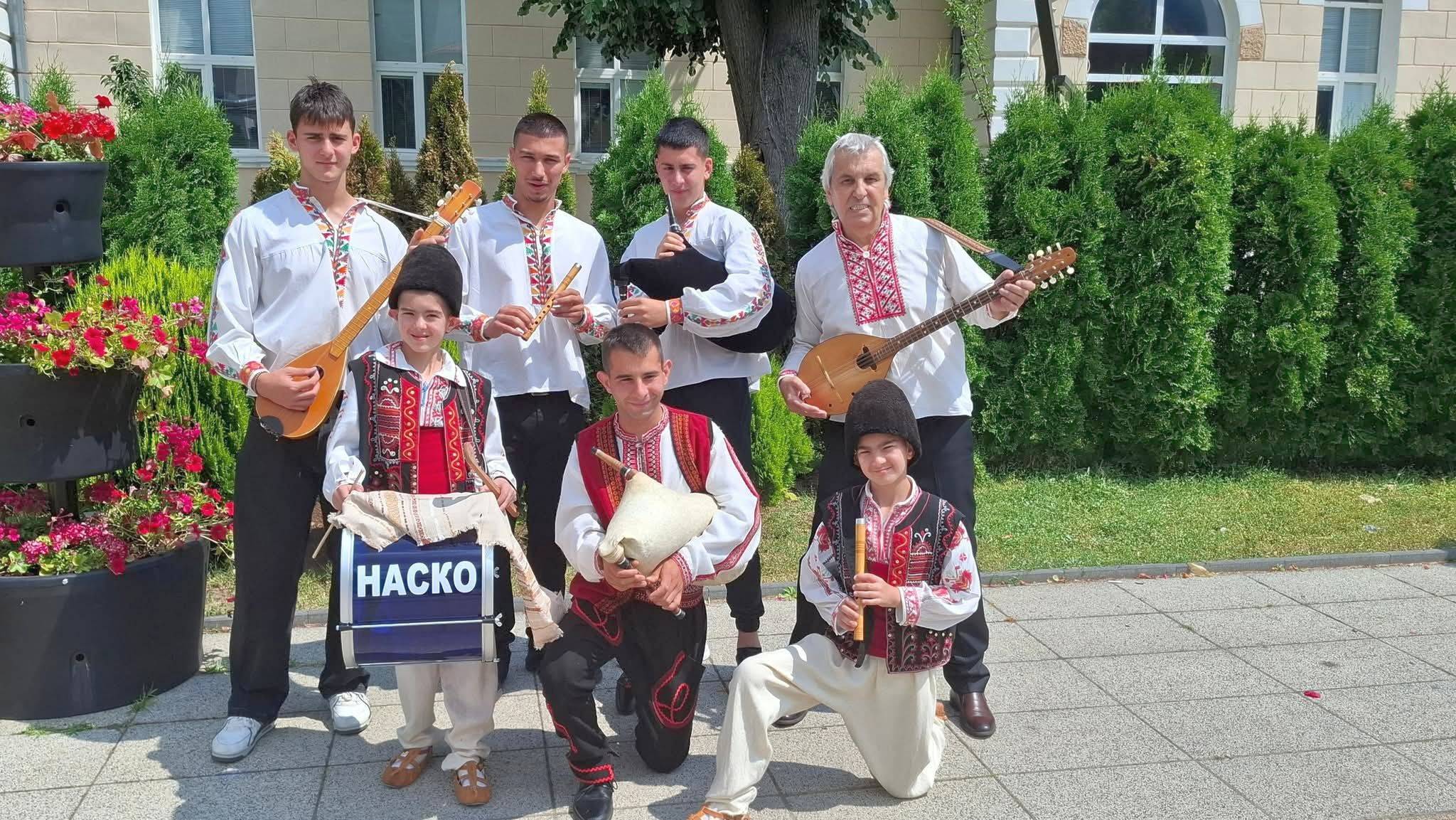  Изпълнители на достоверен фолклор от две читалища в община Мездра се класираха за заключителния стадий на ХIII Национален събор на националното творчество в Копривщица 