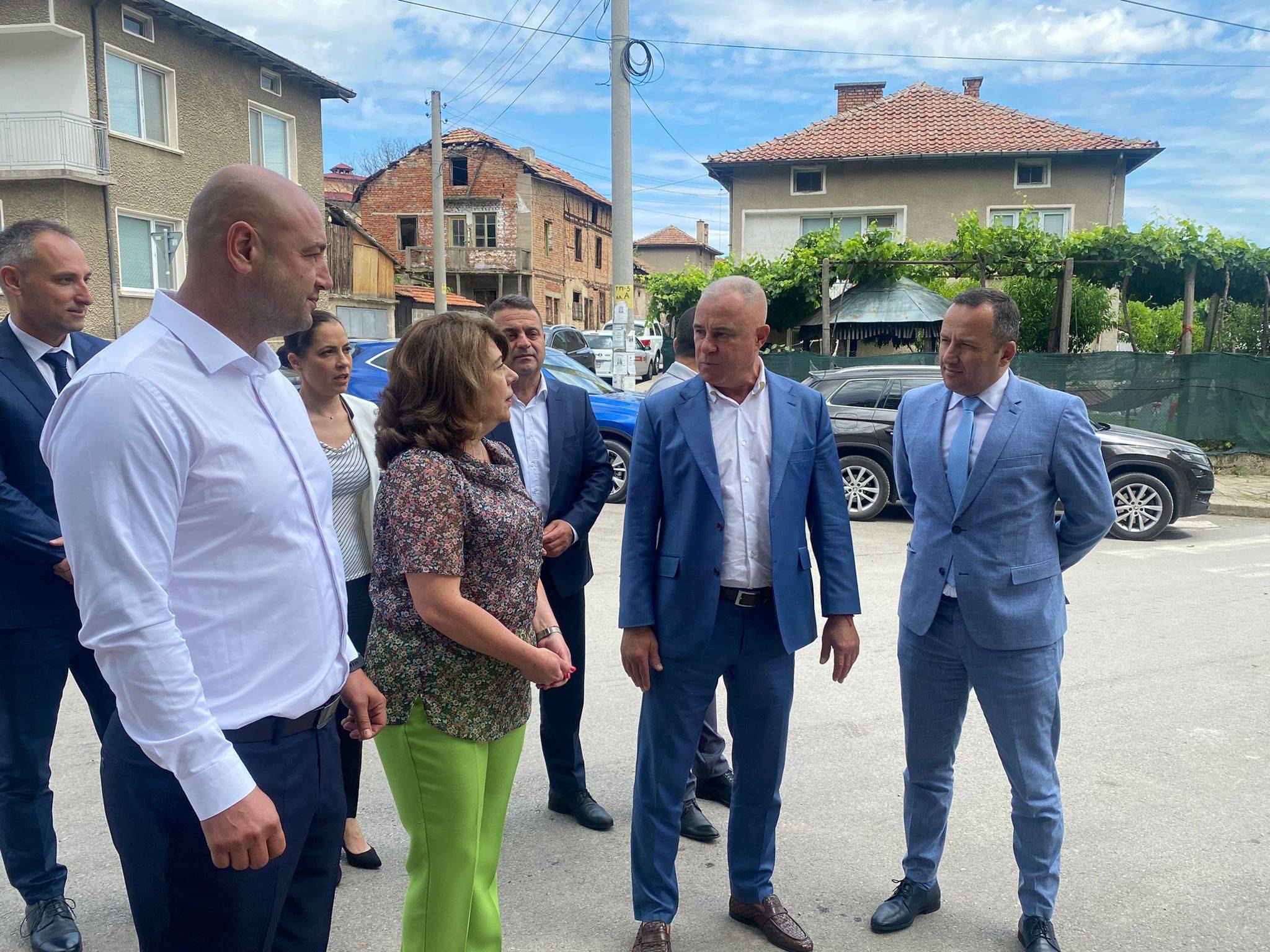  визитата на министърът на районното развиване и благоустройстовото инж. Виолета Коритарова в община Симитли. 