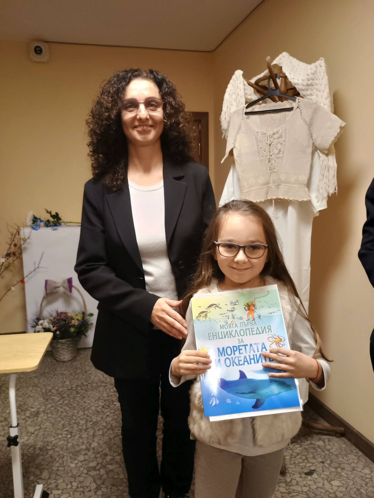 Читалищната библиотека в Мездра награди своите най-активни читатели през 2025 г. 