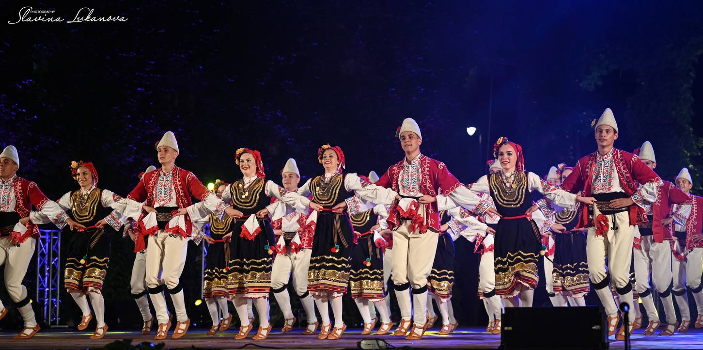 Ансамбъл Ансамбъл